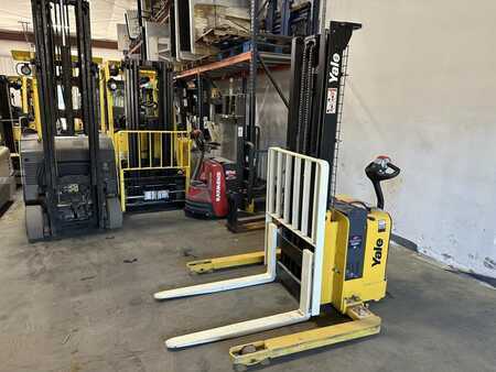 Transpaleta eléctrica 2017  Yale MSW025LF (2)