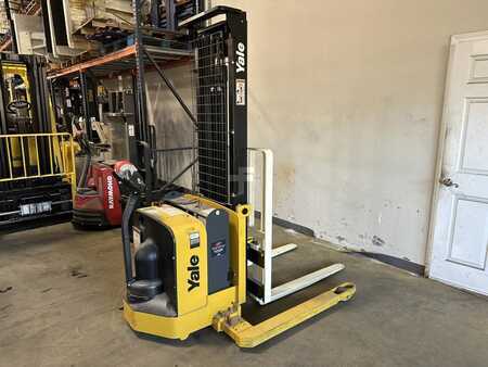 Transpaleta eléctrica 2017  Yale MSW025LF (3)