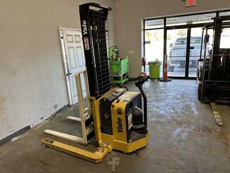 Transpaleta eléctrica 2017  Yale MSW025LF (4)