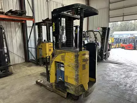 Reach Trucks 2015  Yale NR040DB (4)
