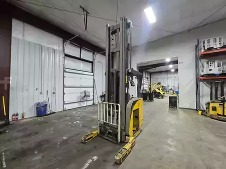 Reach Trucks 2012  Yale NR045EB (1)