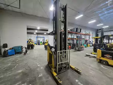 Reach Trucks 2012  Yale NR045EB (2)