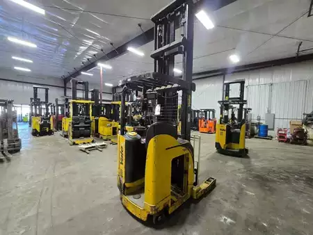 Reach Trucks 2012  Yale NR045EB (4)