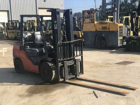 Propane Forklifts 2016  Toyota 8FGU32 (2)