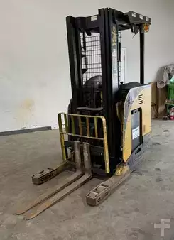 Reach Trucks 2012  Yale NR040EA (1)