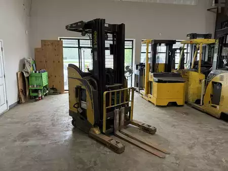 Reach Trucks 2012  Yale NR040EA (2)