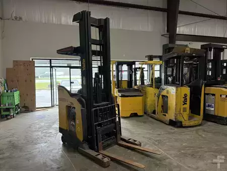 Reach Trucks 2014  Yale NR035EB (1)