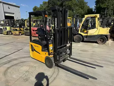 3-Wheel Electric 2016  Hyundai 10BTR-9 (1)