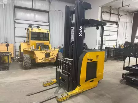 Reach Trucks 2011  Yale NR045EA (2)