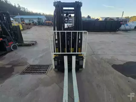 Propane Forklifts 2013  Yale GLC050LX (7)