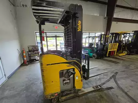 Reach Trucks 2019  Yale NR045EB (2)