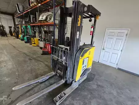 Reach Trucks 2019  Yale NR045EB (3)