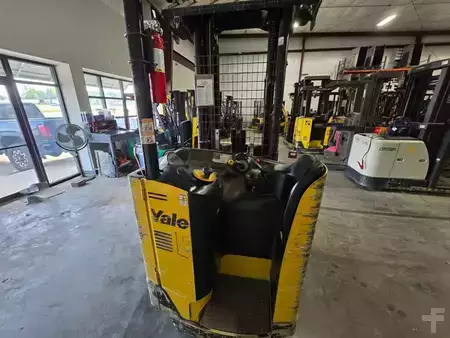 Reach Trucks 2019  Yale NR045EB (4)