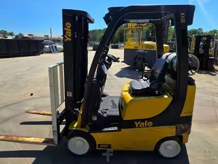 Propane Forklifts 2019  Yale GLC035VX (2)