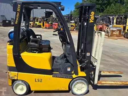 Propane Forklifts 2019  Yale GLC035VX (1)