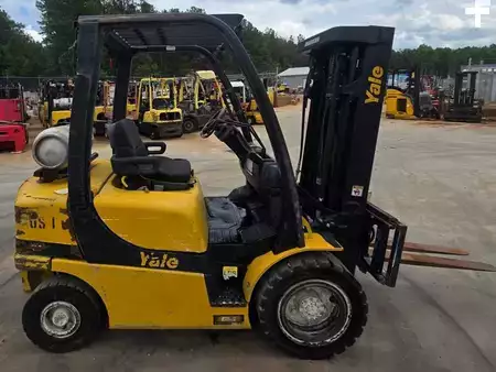 Propane Forklifts 2017  Yale GLP050VX (1)