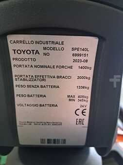 Apilador conductor incorporado 2023  Toyota SPE140L (1)