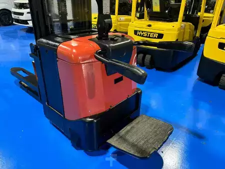 Apilador eléctrico 2007  BT SPE125 (4)