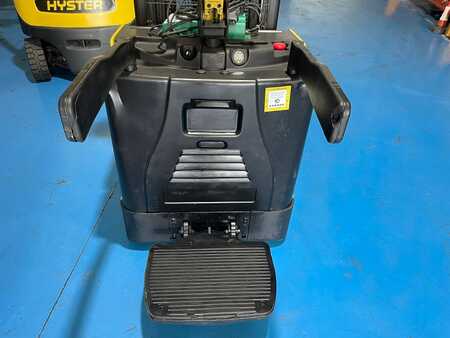 Stackers Stand-on 2005  Hyster S1.2S (2)