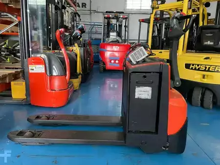 Transpaleta eléctrica 2012  BT LWE200 (3)