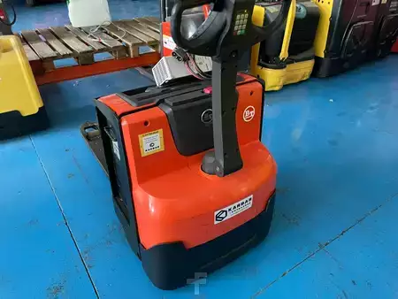 Transpaleta eléctrica 2012  BT LWE200 (4)