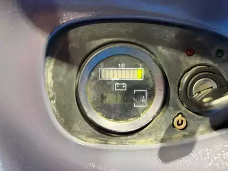 Apilador eléctrico 2008  Linde L10 (4)