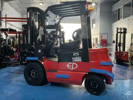 4-wiel elektrische heftrucks 2023  EP Equipment EFL252X (1) 