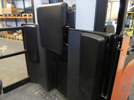 Vertikální vychystávací vozík 2020 Toyota OME100H (3)