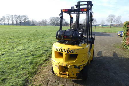 LPG VZV 2015 Hyundai 30L-7 (2)