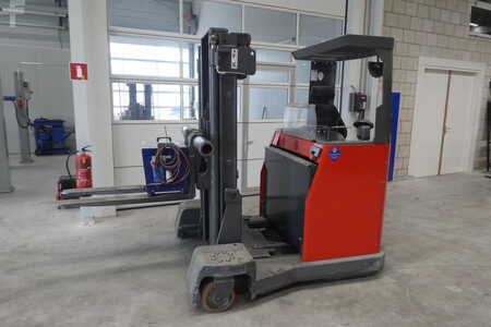 Carretilla retráctil de 4 vías 2003  Atlet UFS 200DTFVRE435 (1)