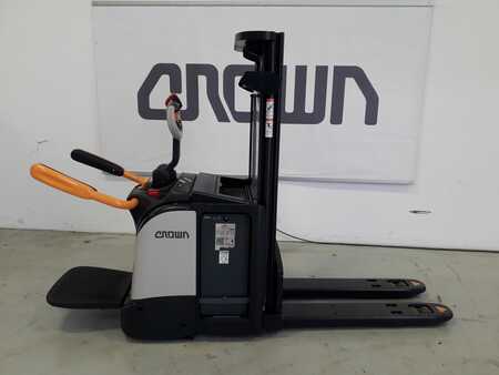 Pallet Stackers 2012  Crown DT3040  (2) 