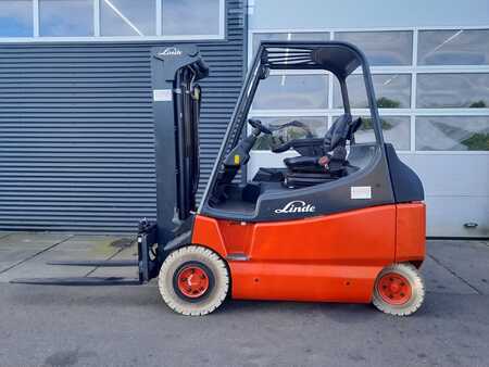 Elektryczne 4-kołowe 2008 Linde E25-02-600 (1)