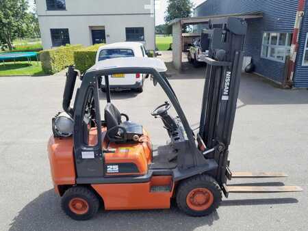 Propane Forklifts 2000  Nissan UD02A25PQ (4)