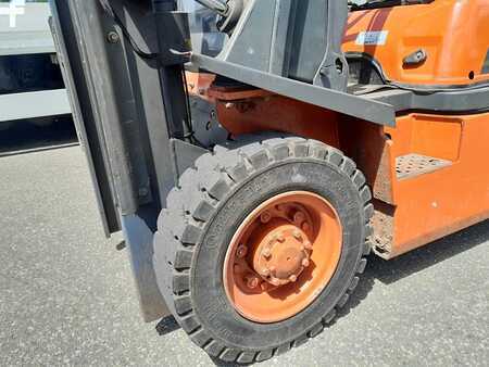 Propane Forklifts 2000  Nissan UD02A25PQ (6)