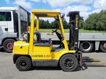 Propane Forklifts 2002  Hyster H3.00XM (1)