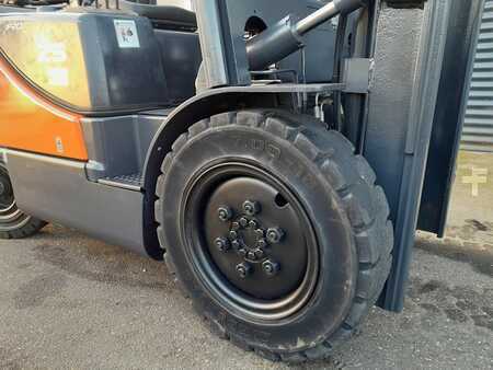 Gas gaffeltruck 2011  Doosan G25P-5 (10)