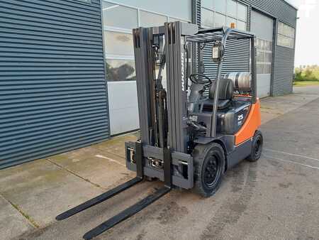 Chariot élévateur gaz 2011  Doosan G25P-5 (3)