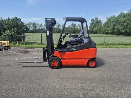 Elektryczne 4-kołowe 2004 Linde E30/600-02 (2)