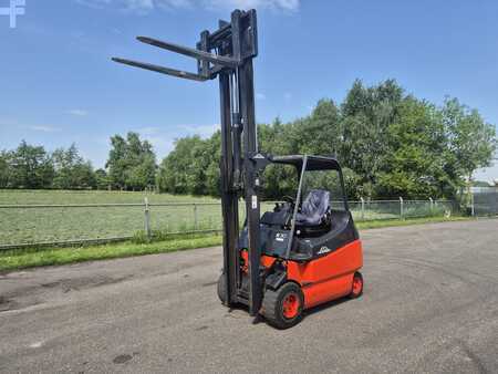 Elektryczne 4-kołowe 2004 Linde E30/600-02 (4)