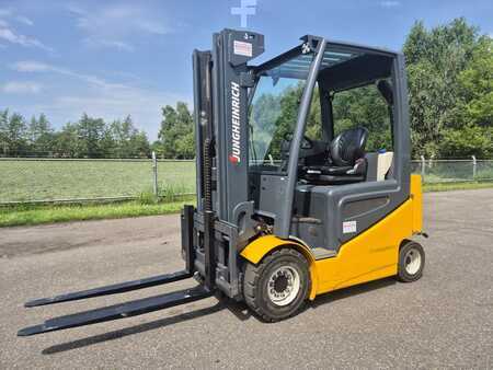 Elektryczne 4-kołowe 2013  Jungheinrich EFG 430K (1)