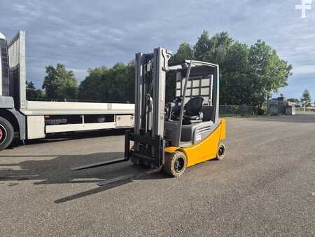 Elektryczne 4-kołowe 2016 Jungheinrich EFG320 (1)