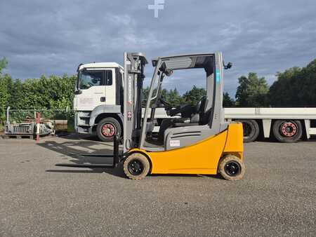 Elektryczne 4-kołowe 2016 Jungheinrich EFG320 (2)