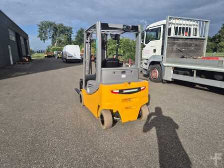 Elektryczne 4-kołowe 2016 Jungheinrich EFG320 (3)