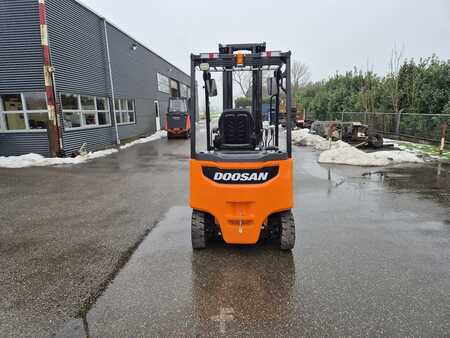Elektro 4 Rad 2023  Doosan B25X-7 PLUS (5)