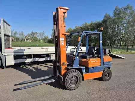 Empilhador a gás 1991  Toyota 5FG30 (1)