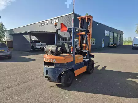 Empilhador a gás 1991  Toyota 5FG30 (2)