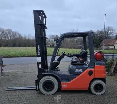 Carretilla elevadora GLP  Toyota 02-8FGF20 (1)