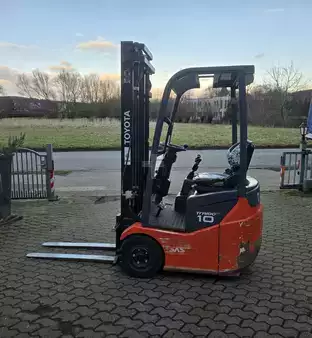 Eléctrica de 3 ruedas 2014  Toyota 7FBEST10 (1)