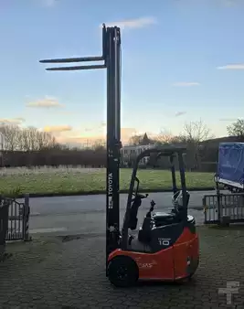 Eléctrica de 3 ruedas 2014  Toyota 7FBEST10 (2)