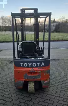 Eléctrica de 3 ruedas 2014  Toyota 7FBEST10 (3)